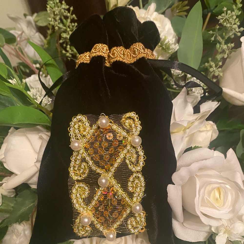 COPY - Hand made Tudor/Renaissance/ Medieval velvet Pouch/Dolly Bag/Purse